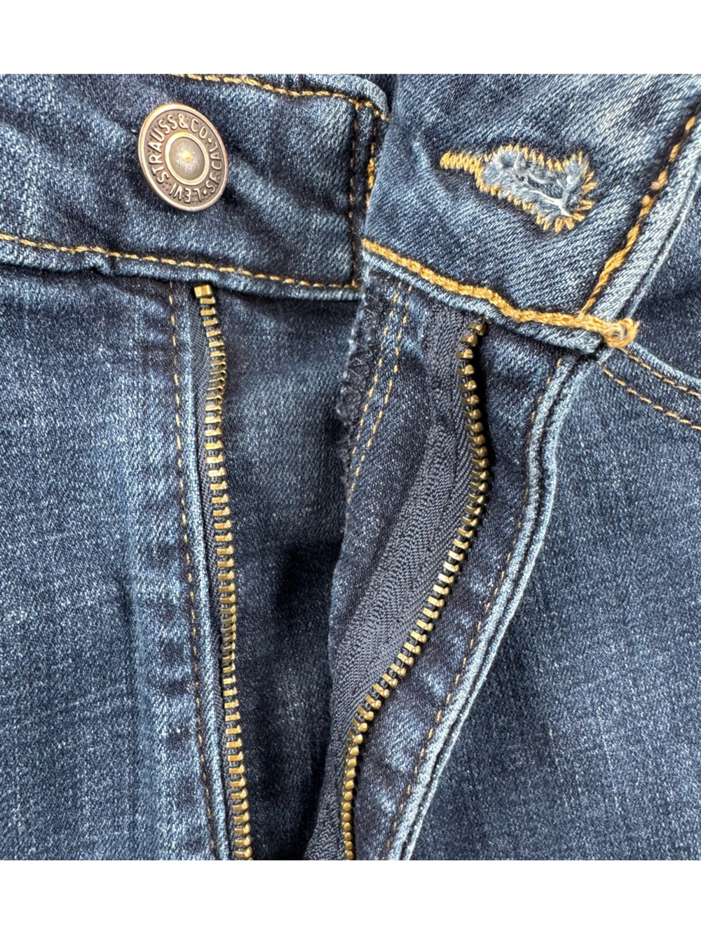 Levi's Women's 721 High Rise Skinny Jeans in Dark Blue Wash - Picture 6 of 8